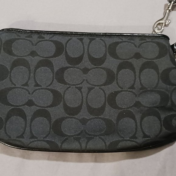 Like-New Vintage COACH Wristlet - Picture 6 of 12